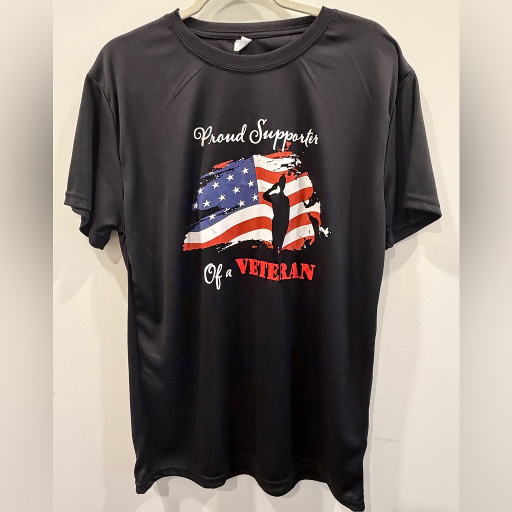 Men’s or Women’s Black Short-Sleeve 'Proud Supporter of a Veteran'‎ Graphic Tee